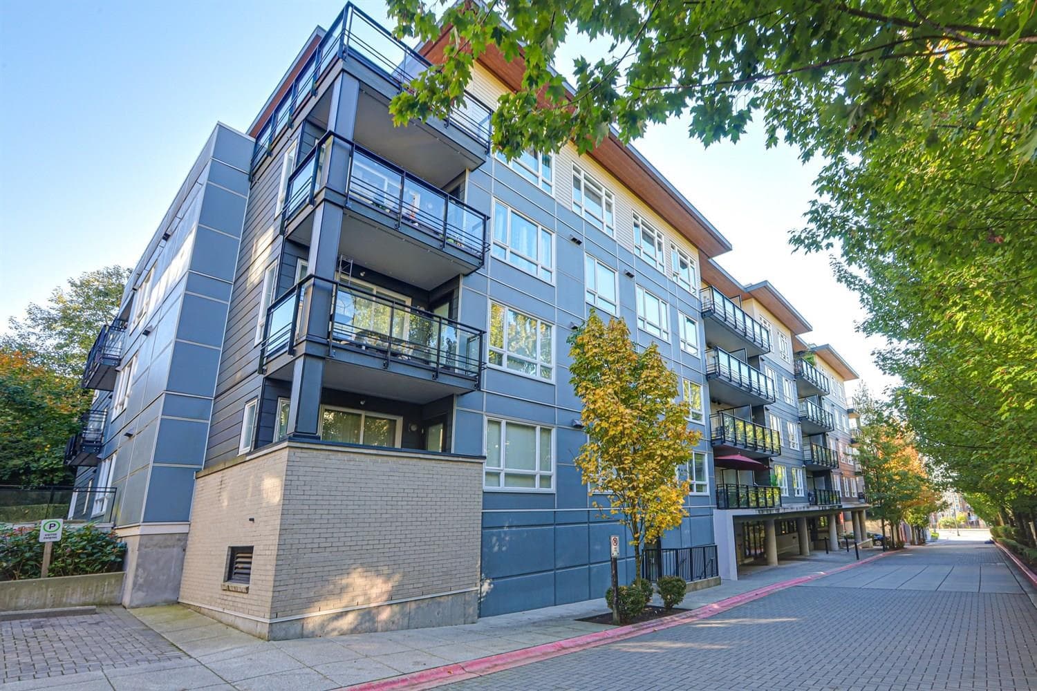 205 - 13925 Fraser Highway, Surrey, V3T 4E6 — photo 1