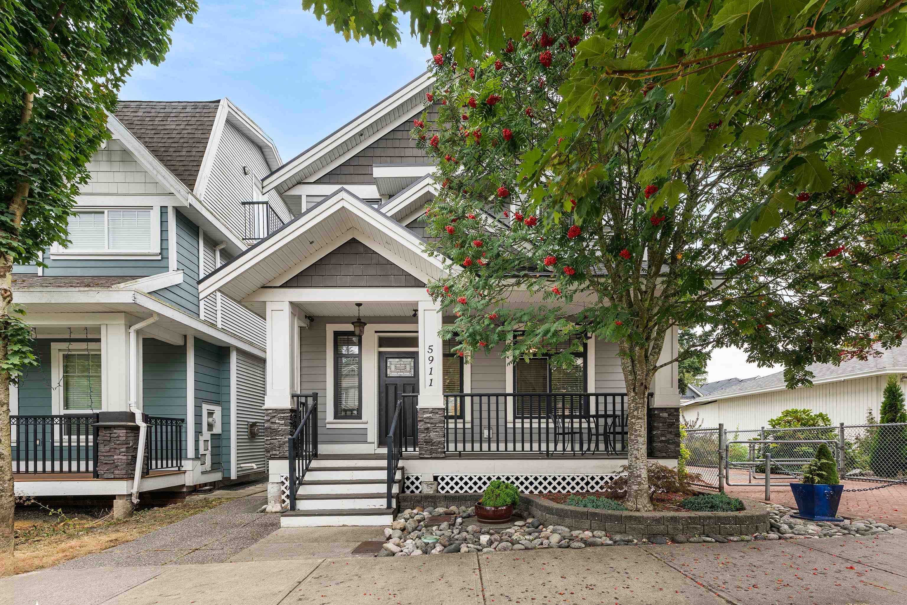 5911 131a Street, Surrey, V3X 0E4 — photo 2