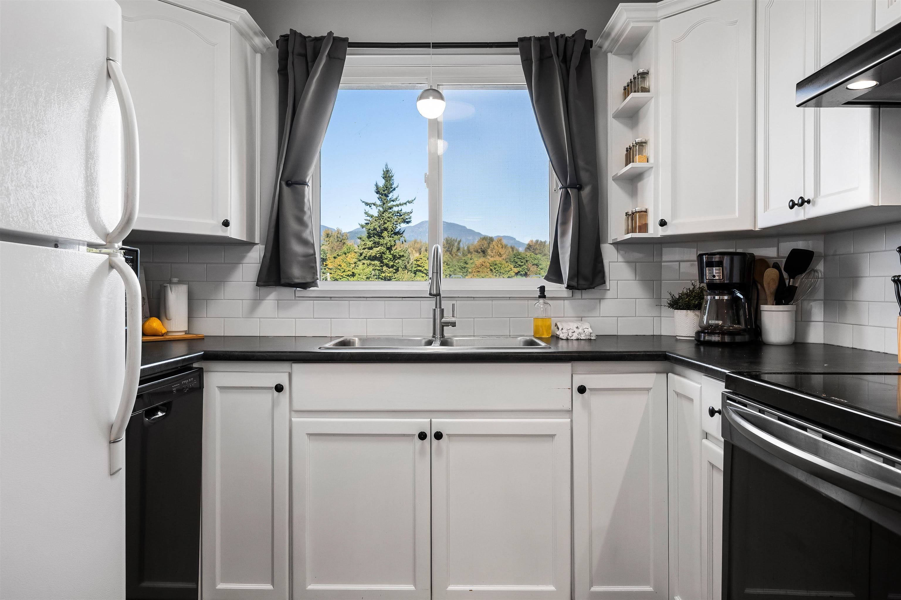403 - 46777 Yale Road, Chilliwack, V2P 2S3 — photo 2