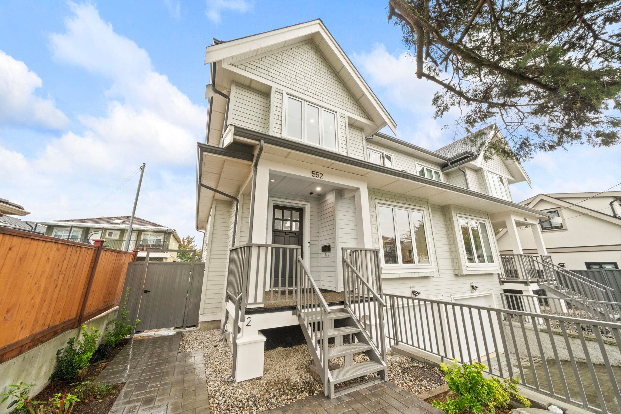 552 E 58th Avenue, Vancouver