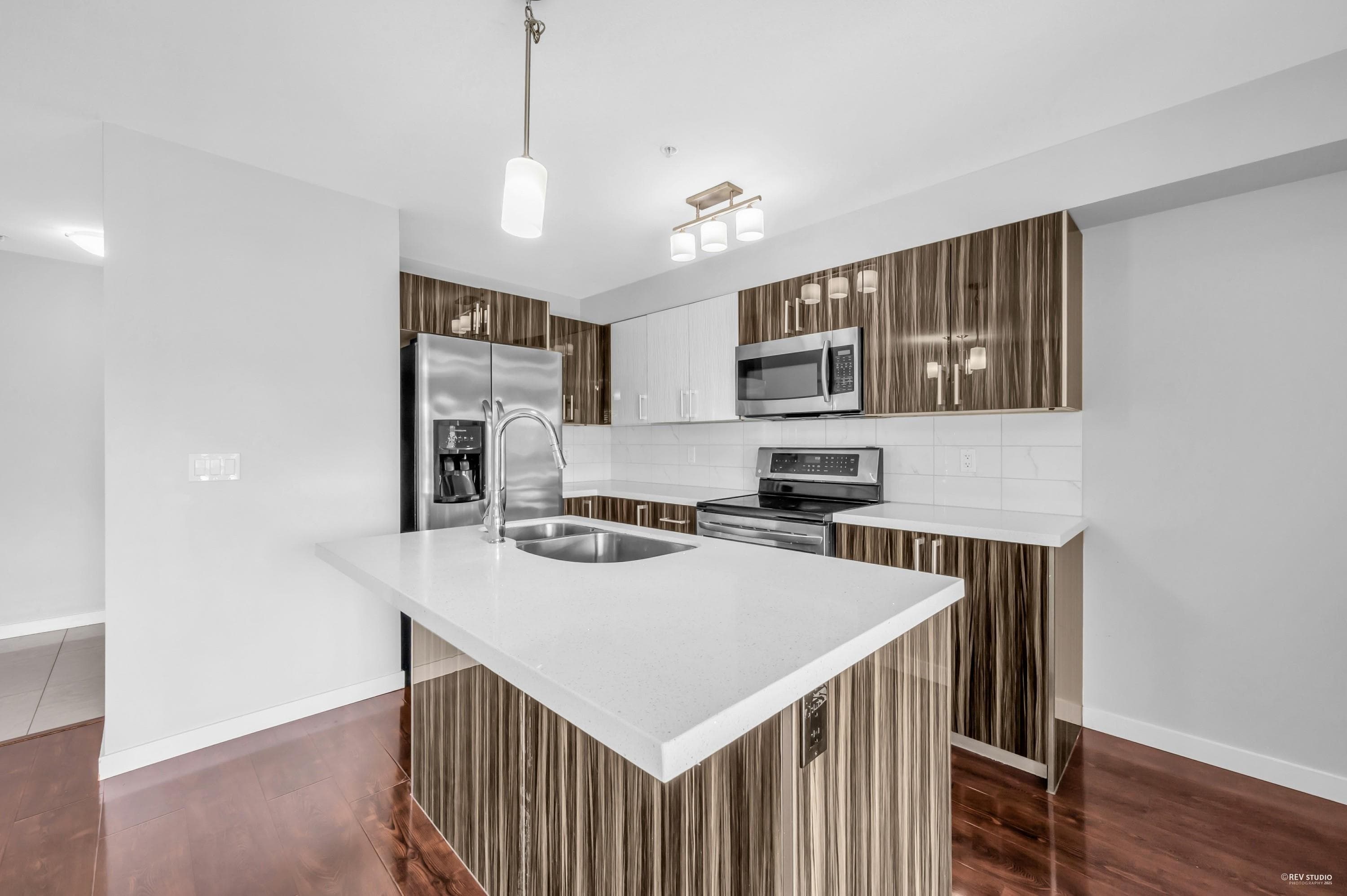 301 - 22318 Lougheed Highway, Maple Ridge, V2X 2T4 — photo 5