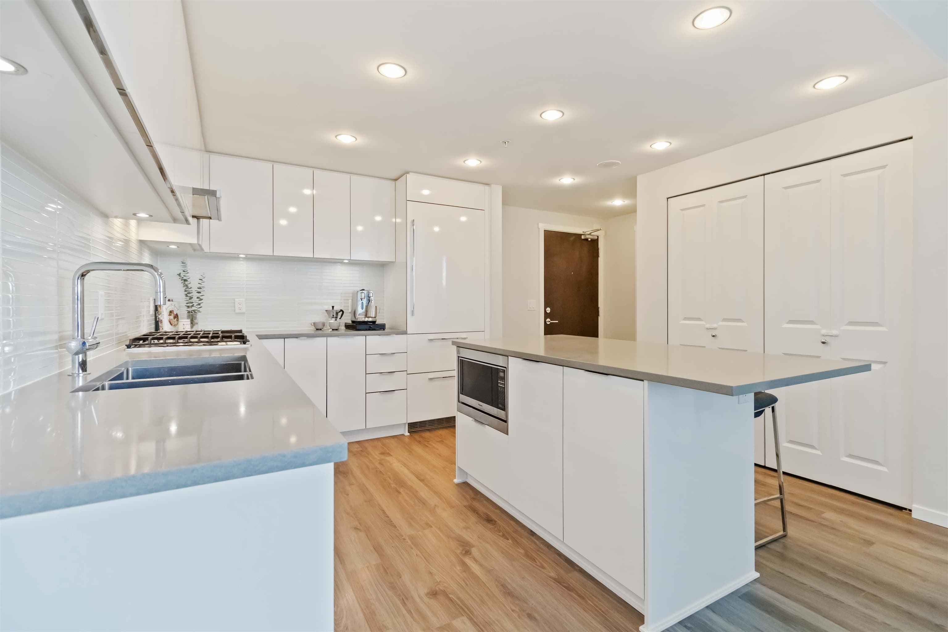 608 - 6638 Dunblane Avenue, Burnaby, V5H 0G8 — photo 2