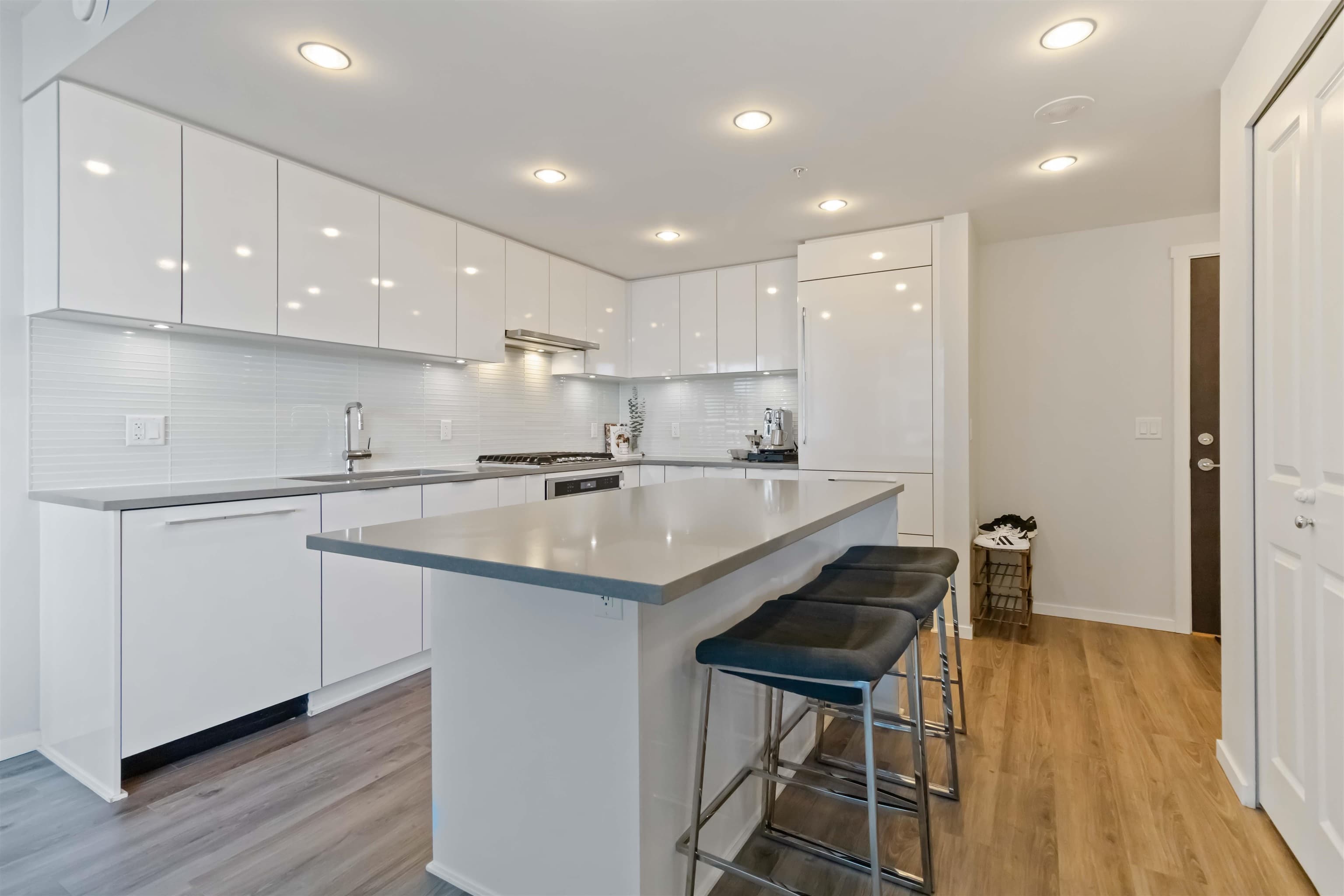 608 - 6638 Dunblane Avenue, Burnaby, V5H 0G8 — photo 4