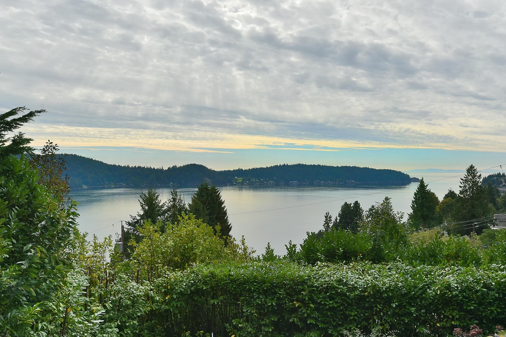 482 Elphinstone Avenue, Gibsons, V0N 1V1 — photo 2
