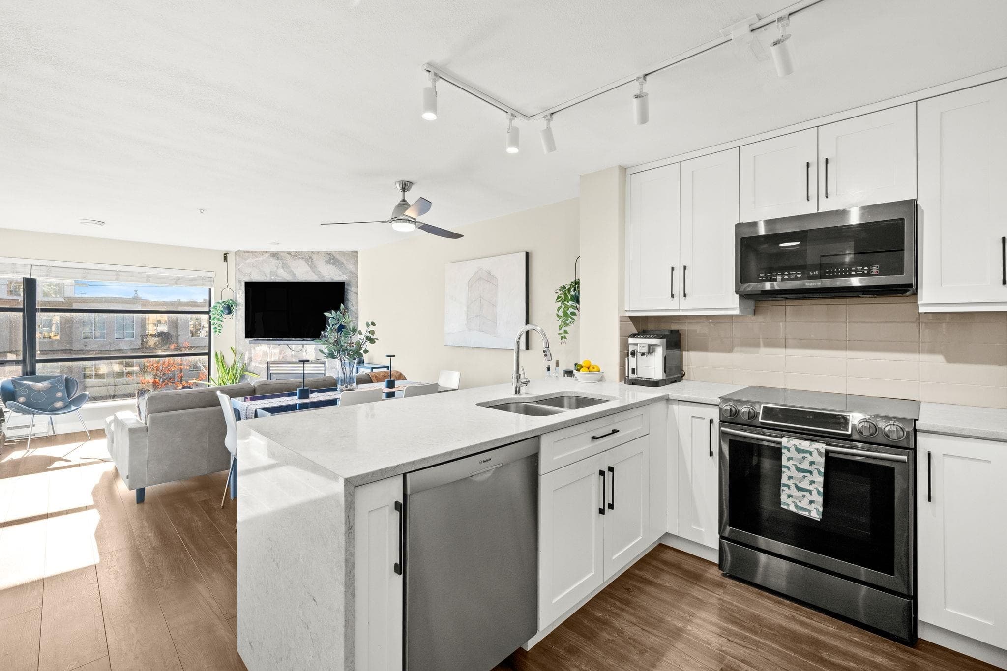 410 - 124 W 3rd Street, North Vancouver, V7M 1E8 — photo 1