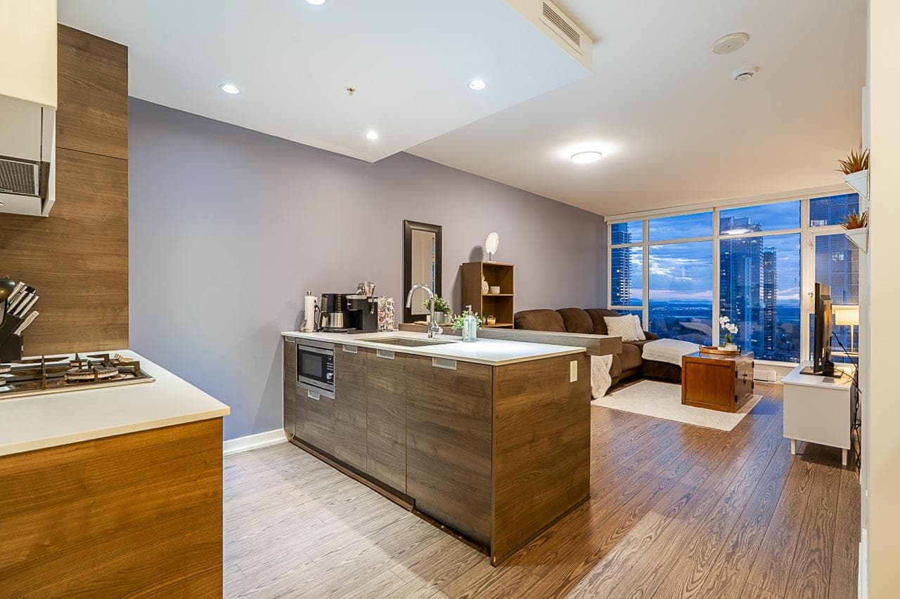 2910 - 4688 Kingsway, Burnaby