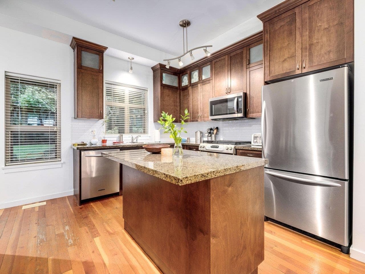 123 - 250 Salter Street, New Westminster, V3M 0B7 — photo 2