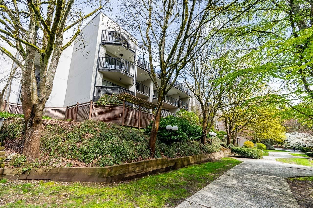 402 - 1945 Woodway Place, Burnaby, V5B 4S4 — photo 4