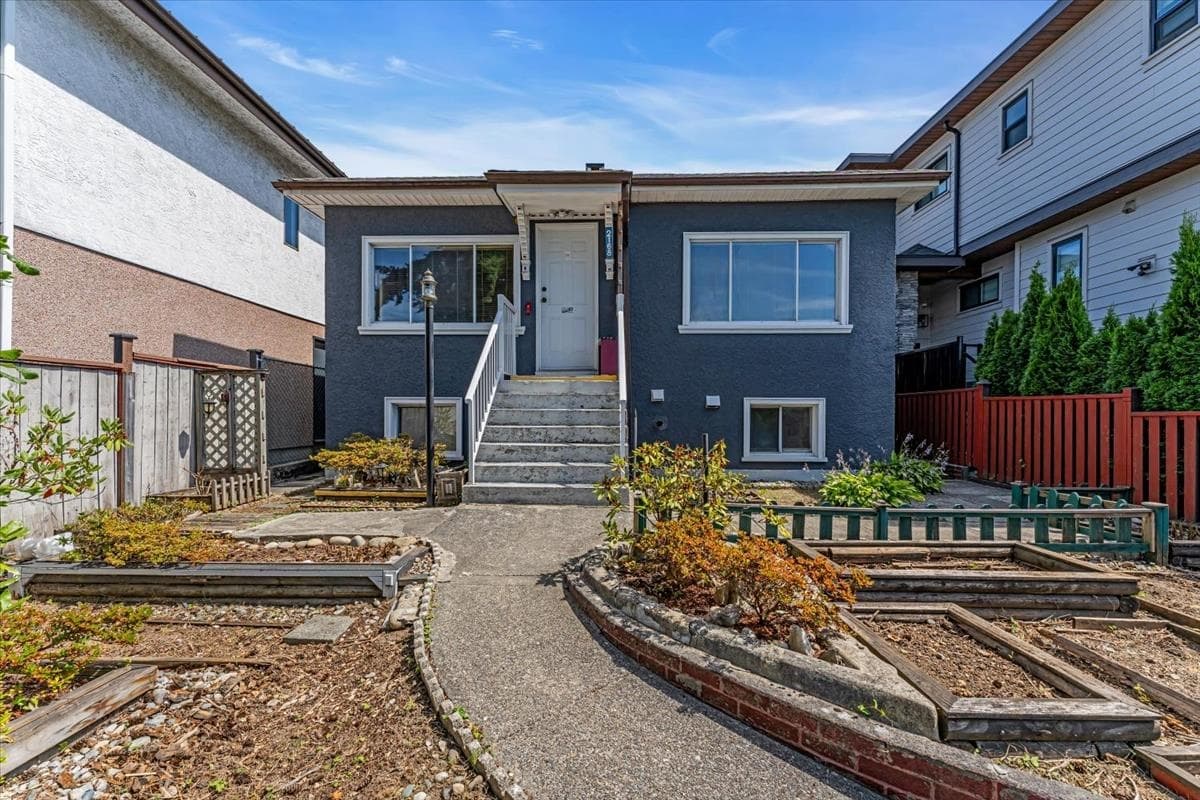 2168 Renfrew Street, Vancouver, V5M 3J5 — photo 2