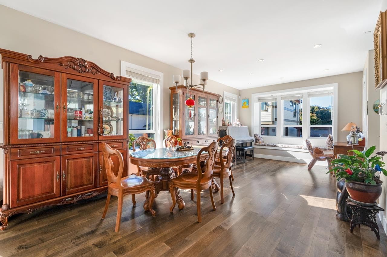 2020 Carson Court, North Vancouver, V7M 0E1 — photo 4
