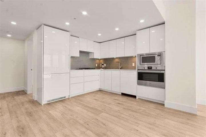2502 - 10428 N Whalley Boulevard, Surrey, V3T 1W6 — photo 2