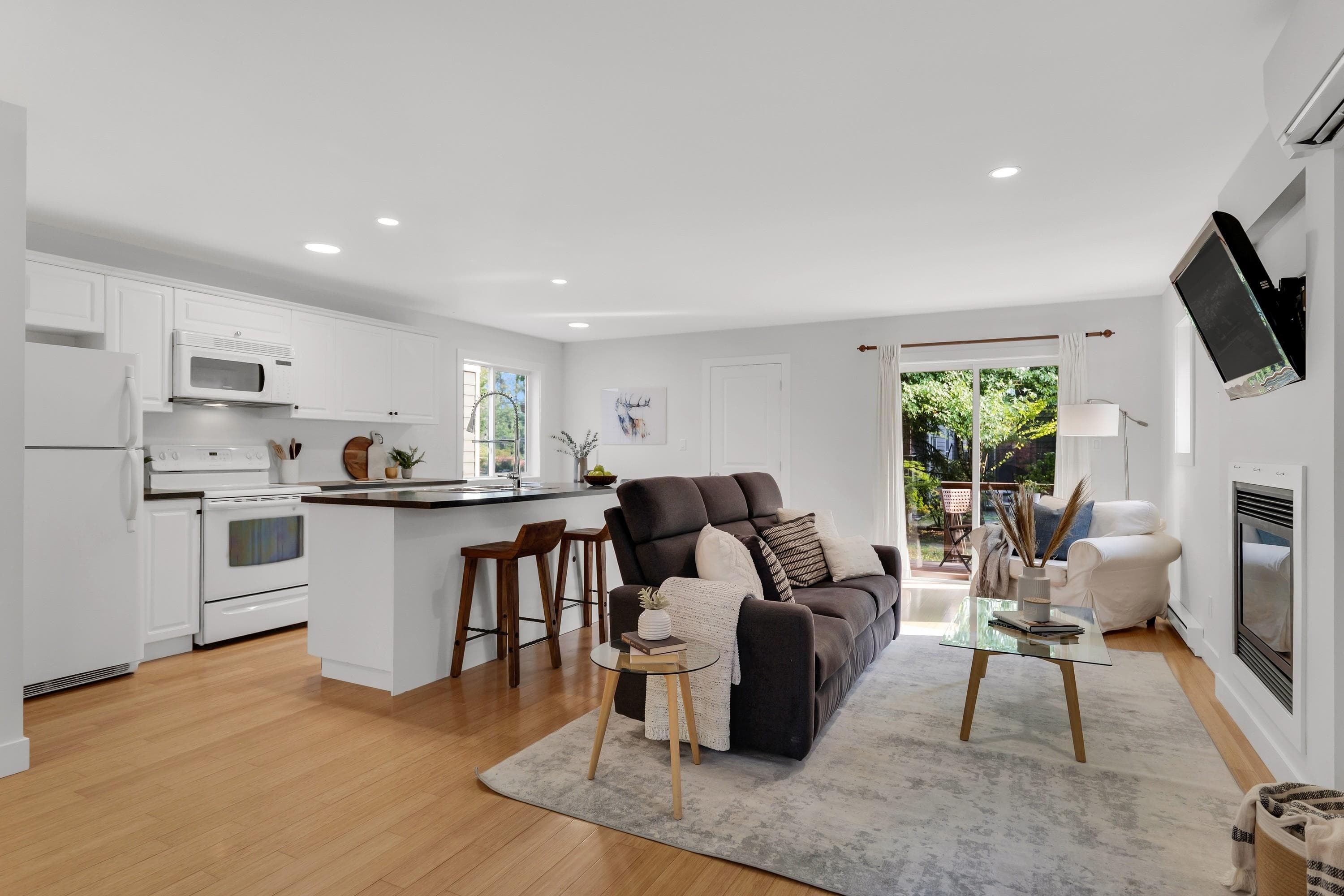 3 - 40137 Government Road, Squamish, V8B 0N7 — photo 5