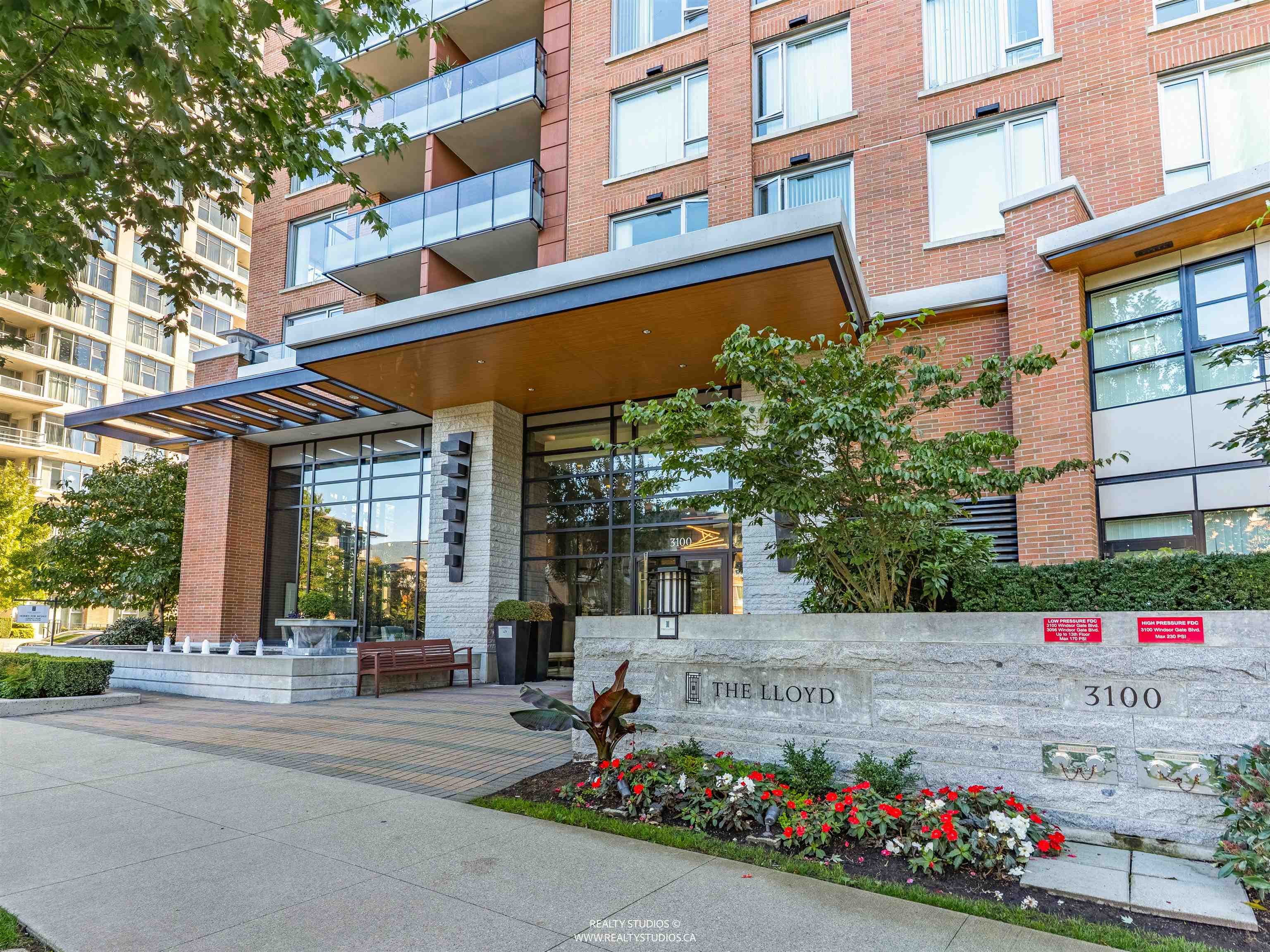 1905 - 3100 Windsor Gate, Coquitlam, V3B 0P3 — photo 2