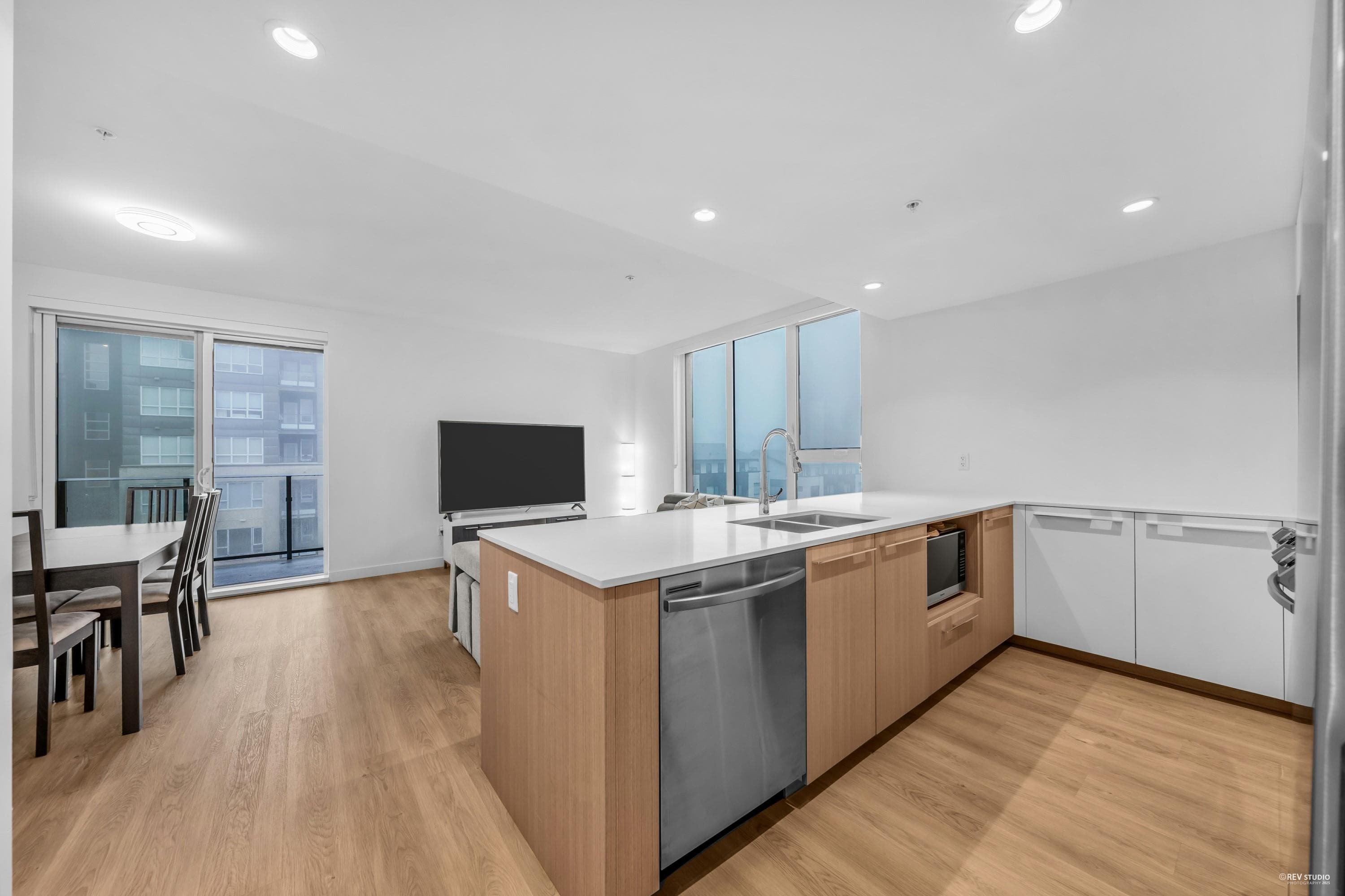 403 - 9888 University Crescent, Burnaby, V5A 0G4 — photo 1