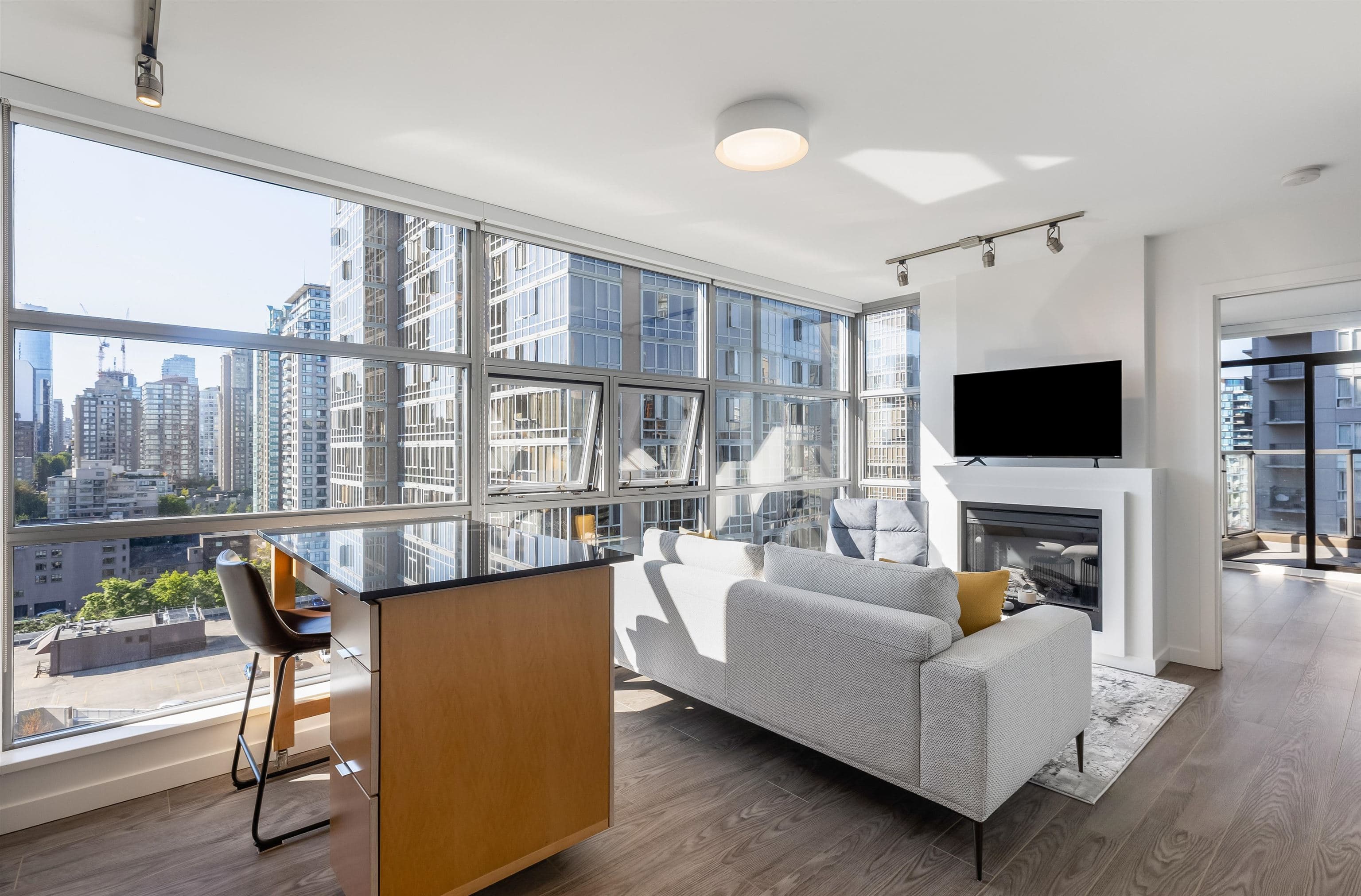 1801 - 989 Beatty Street, Vancouver, V6Z 3C2 — photo 1