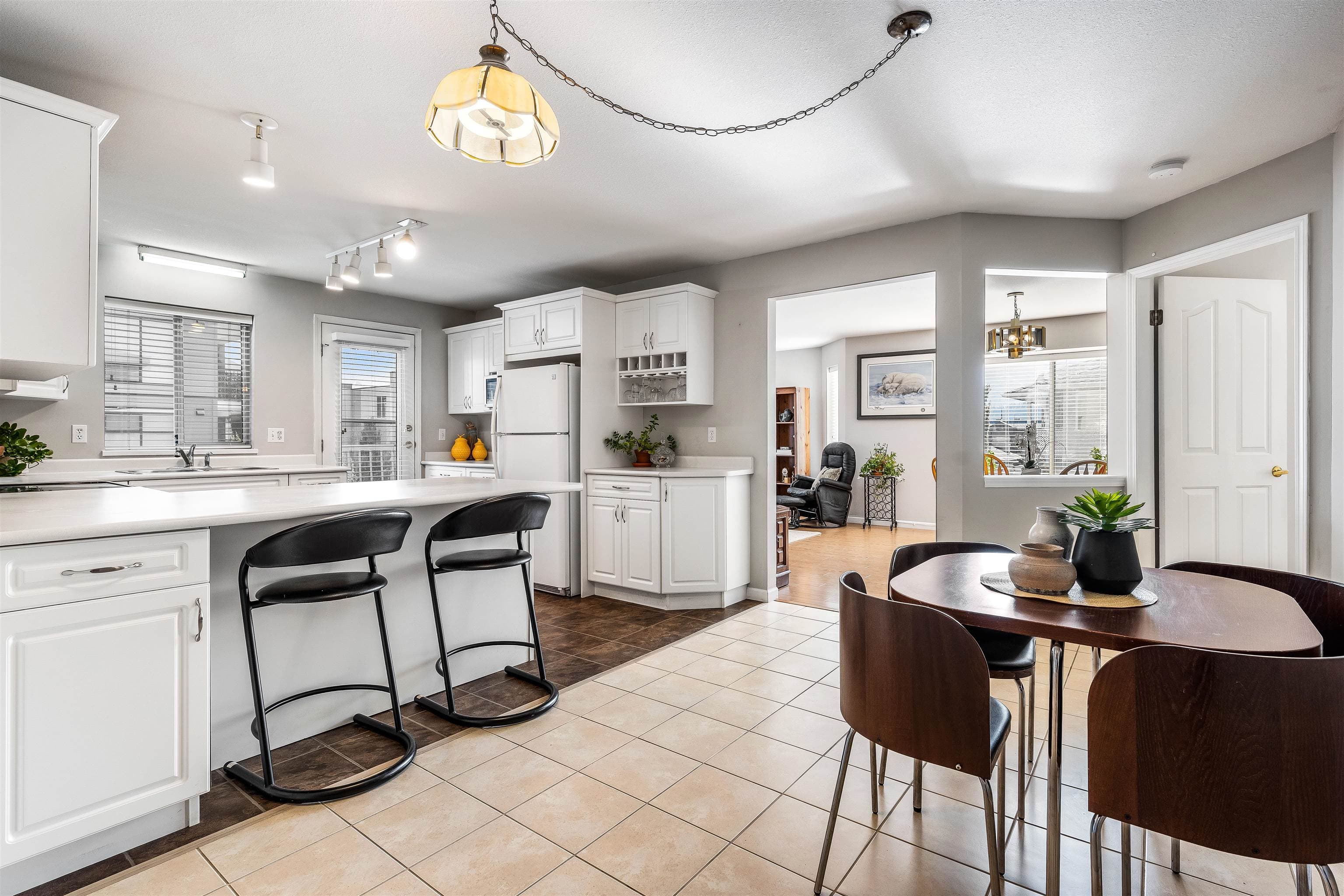 210 - 45660 Knight Road, Chilliwack, V2R 2X4 — photo 3