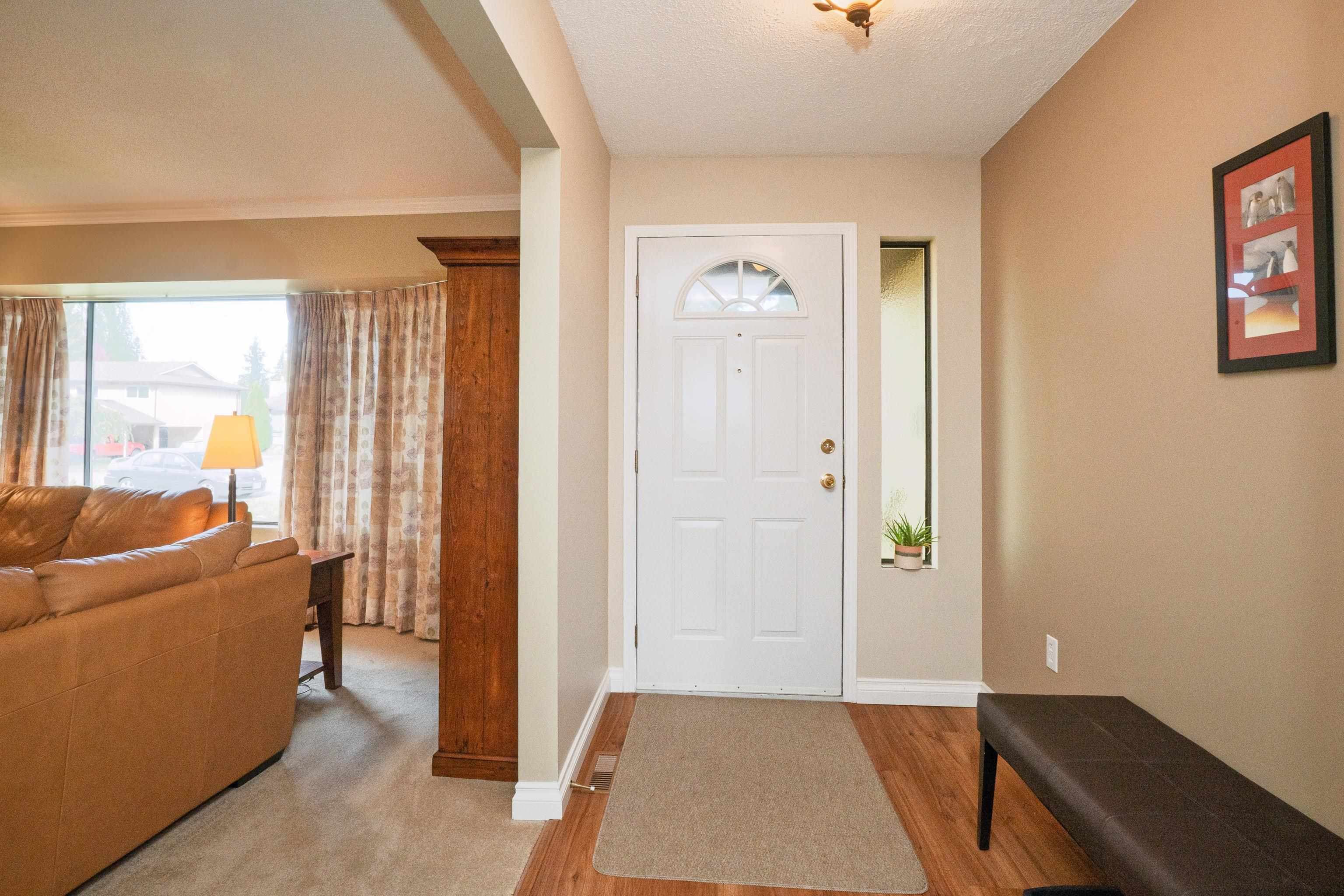 21056 Barker Avenue, Maple Ridge, V2X 8R6 — photo 2
