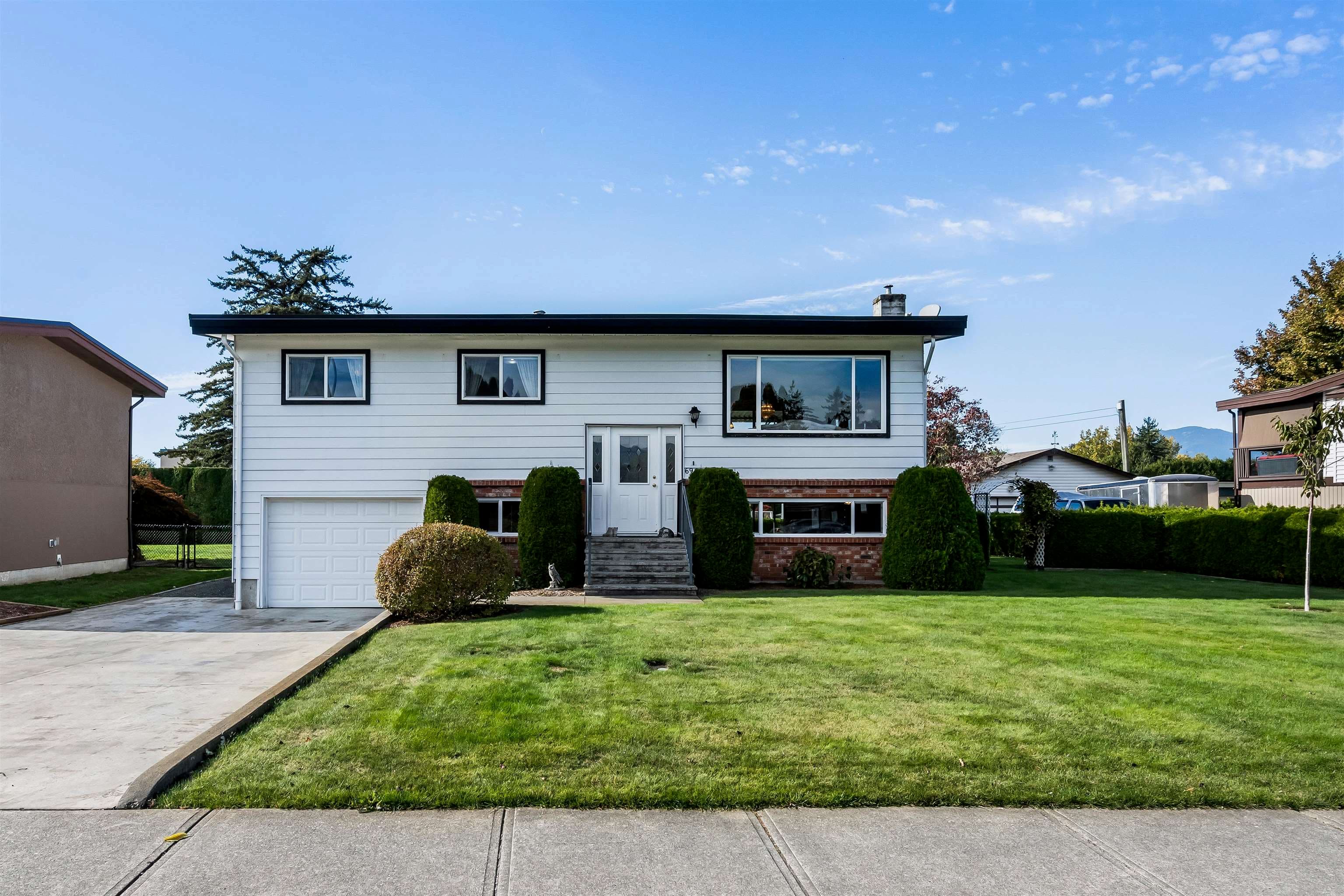 6961 Sheffield Way, Chilliwack, V2R 3T2 — photo 1