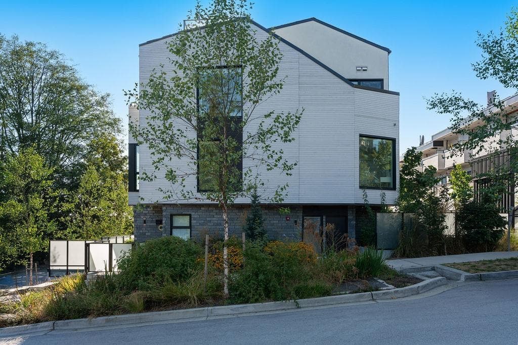 201 - 650 E 2nd Street, North Vancouver, V7M 1E3 — photo 2