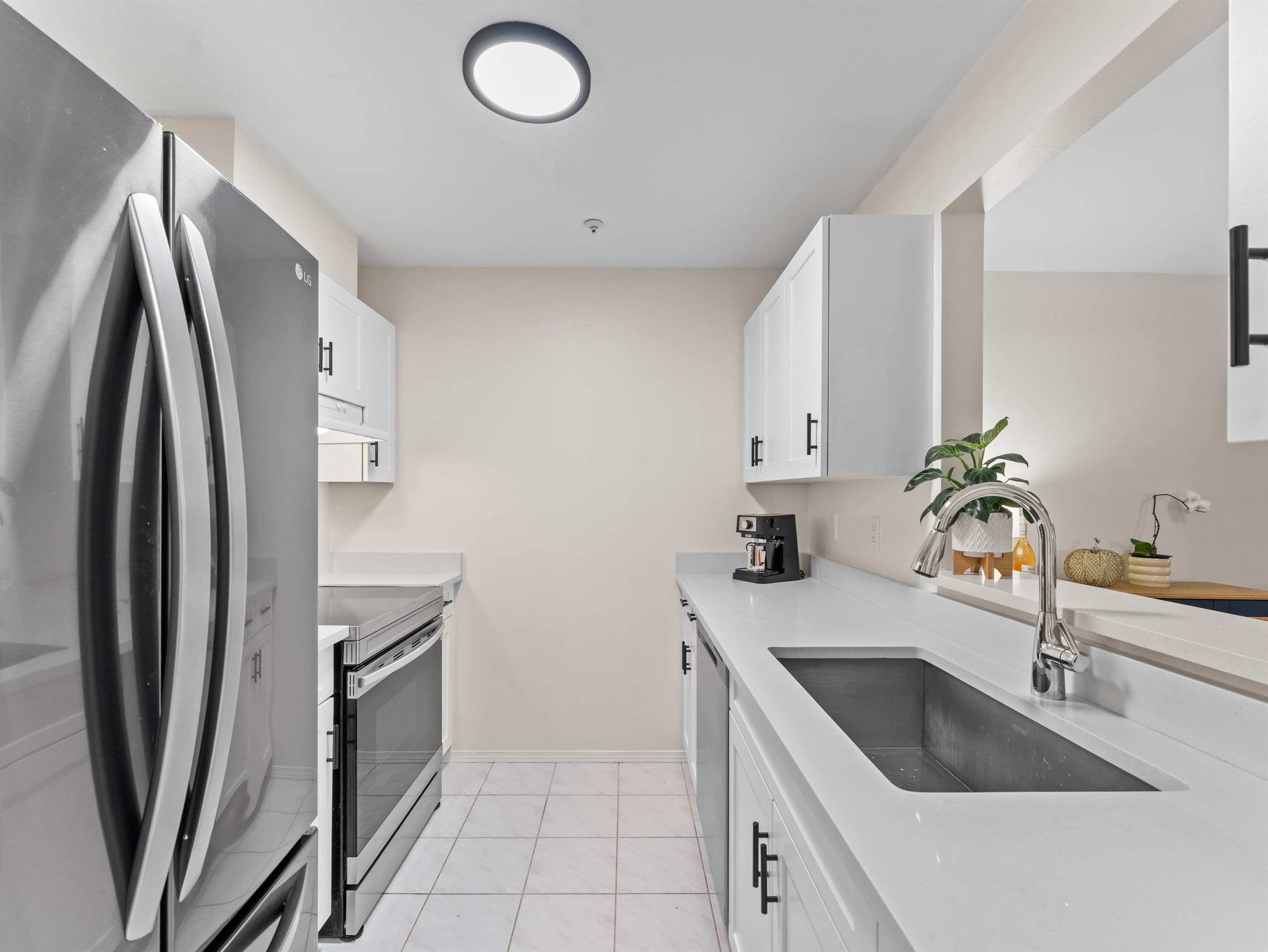 110 - 14885 100 Avenue, Surrey, V3R 0W1 — photo 2