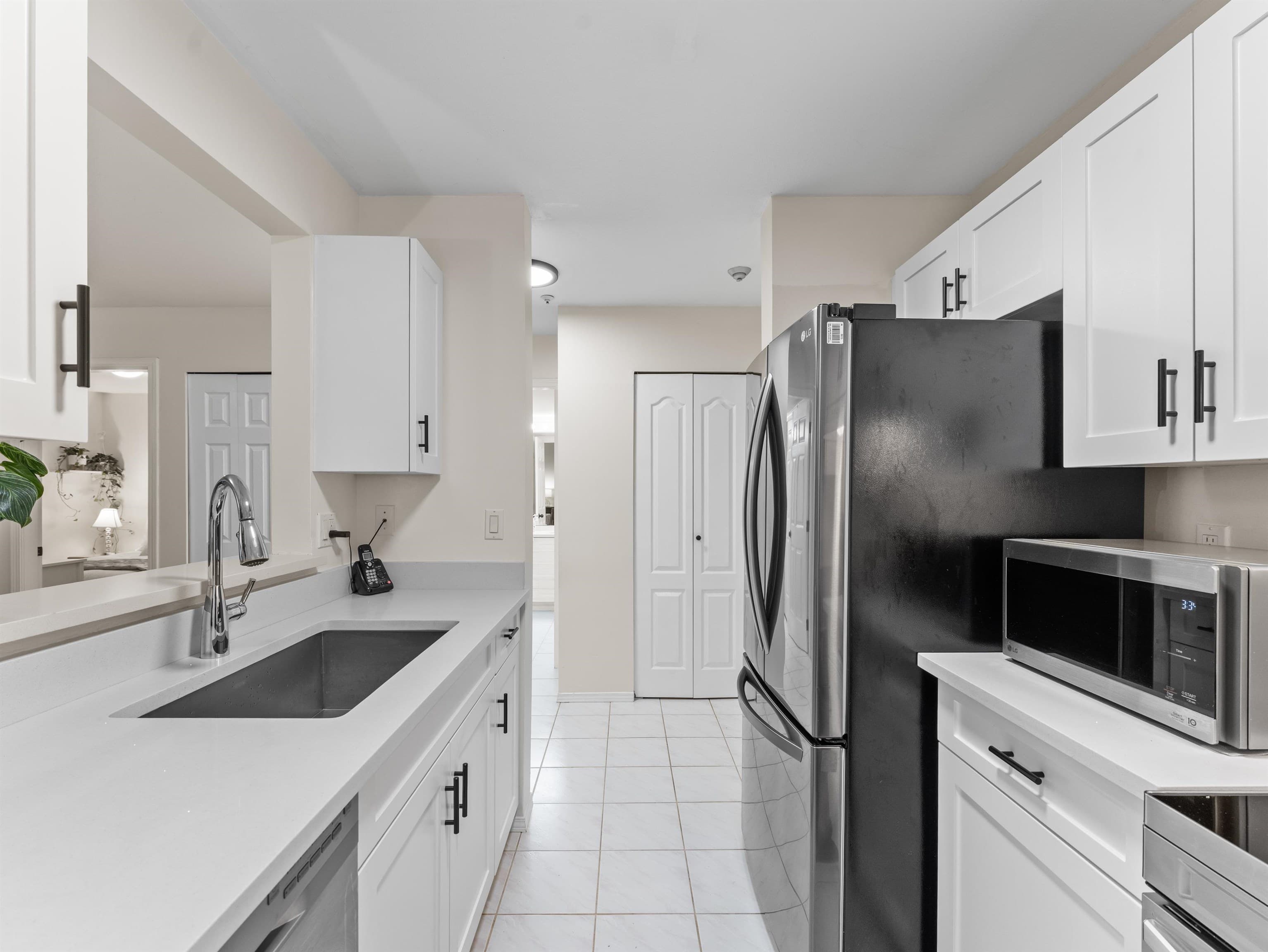 110 - 14885 100 Avenue, Surrey, V3R 0W1 — photo 3