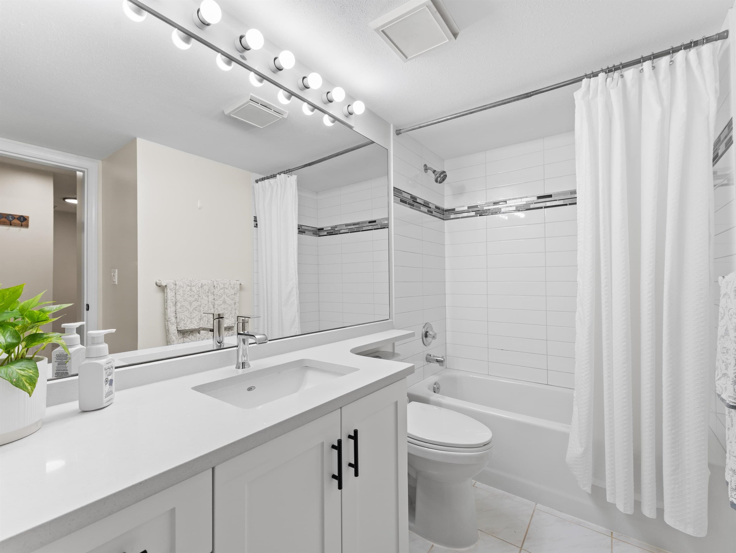110 - 14885 100 Avenue, Surrey, V3R 0W1 — photo 4
