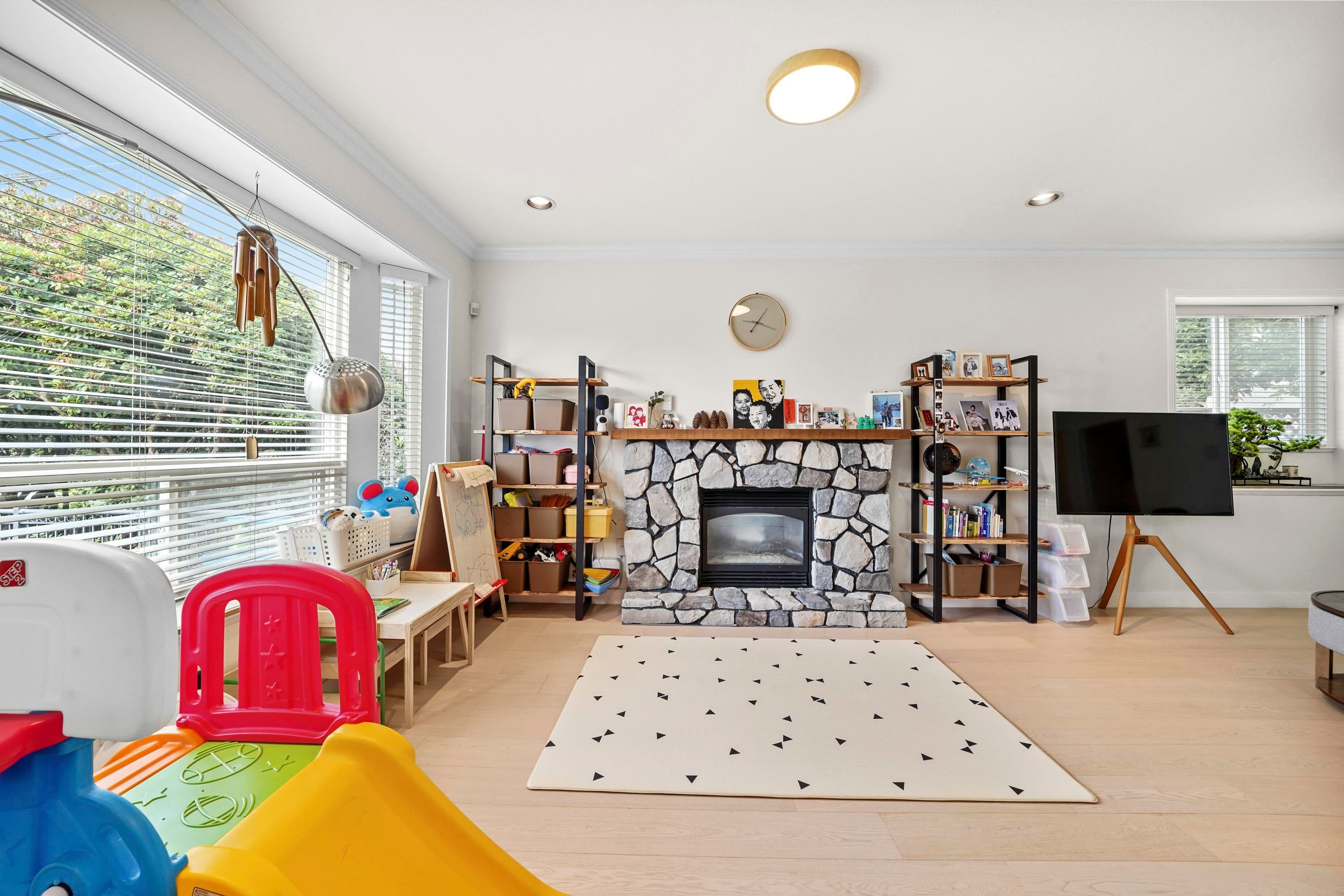 4857 Victory Street, Burnaby, V5J 1S5 — photo 3