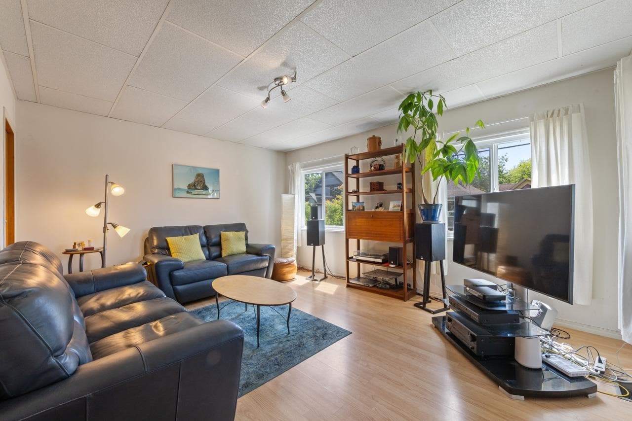 1737 E 5th Avenue, Vancouver, V5N 1L9 — photo 3