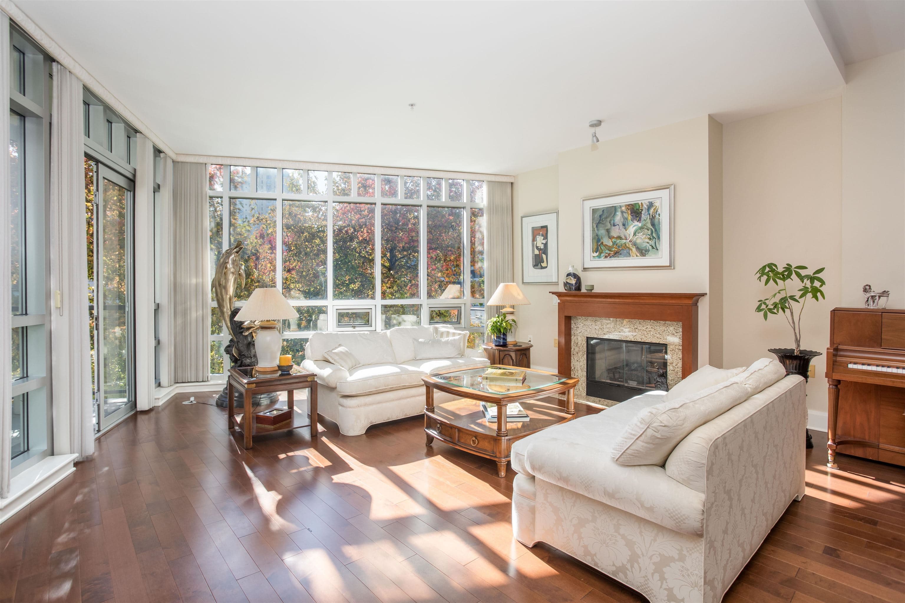 301 - 605 Clyde Avenue, West Vancouver