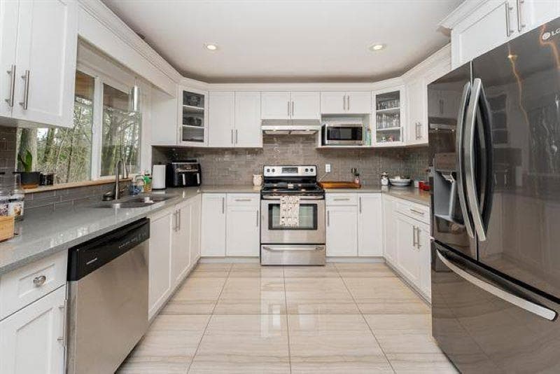 3668 Kennedy Street, Port Coquitlam, V3B 4Z1 — photo 2