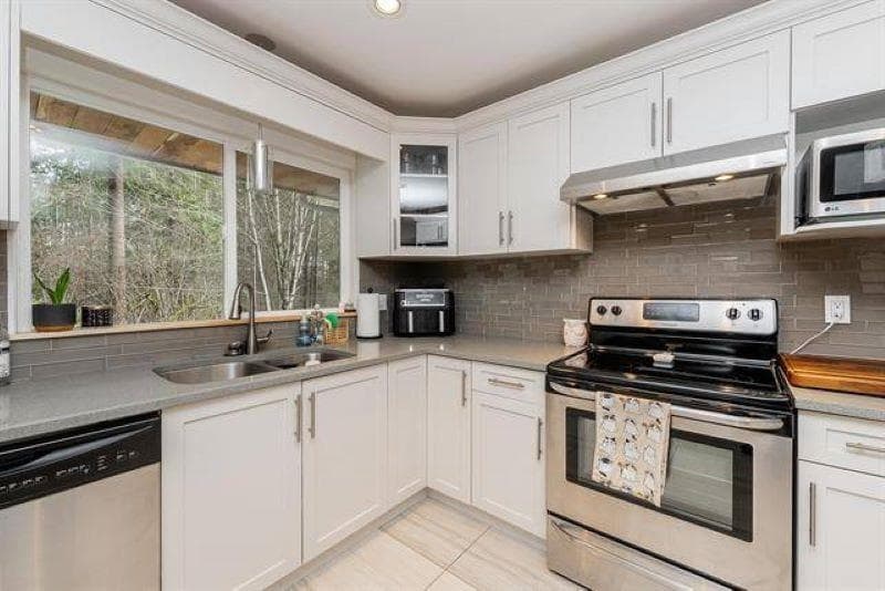 3668 Kennedy Street, Port Coquitlam, V3B 4Z1 — photo 3