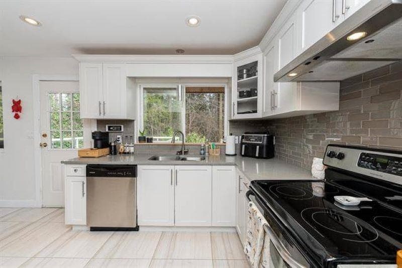 3668 Kennedy Street, Port Coquitlam, V3B 4Z1 — photo 4