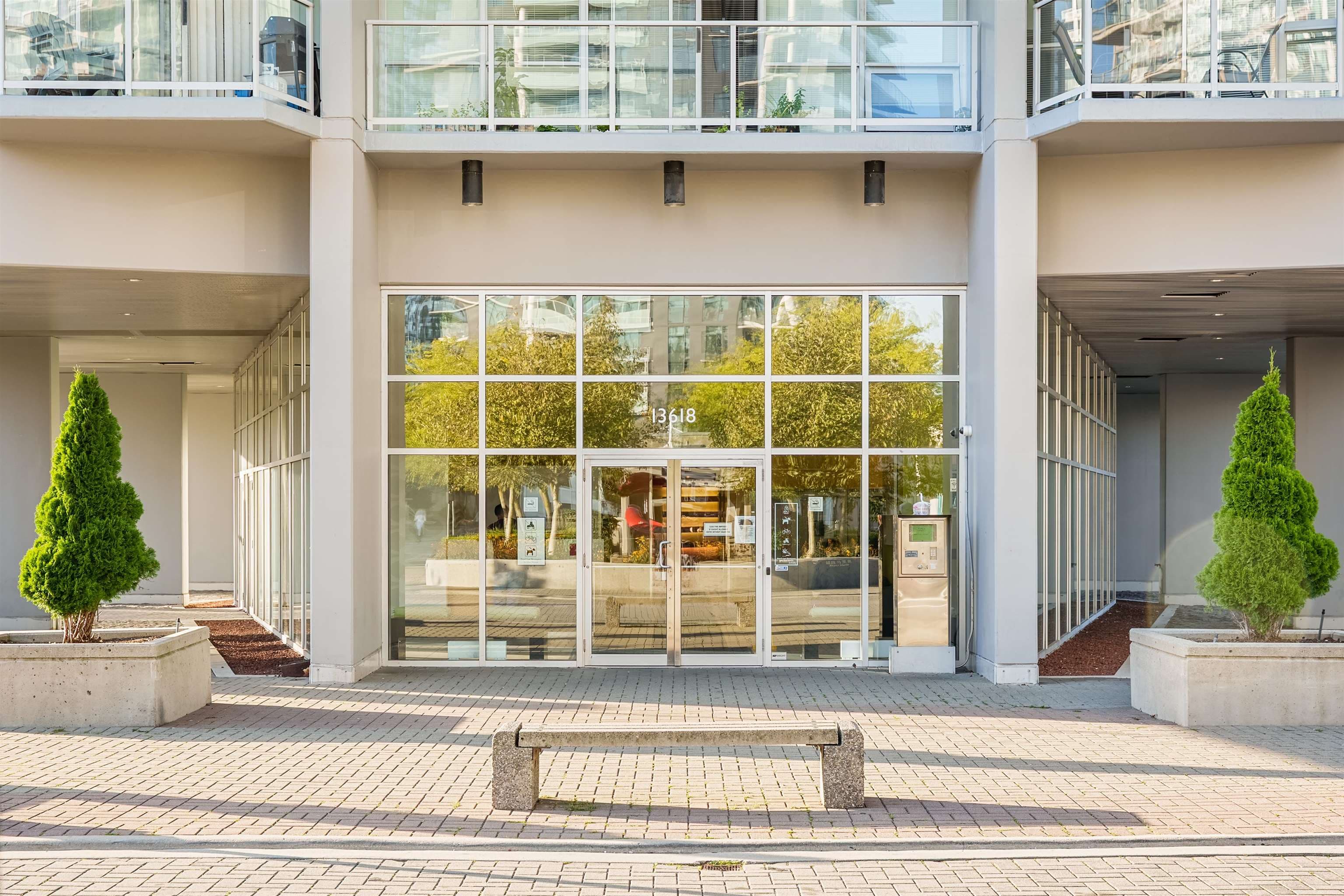 3001 - 13618 100 Avenue, Surrey, V3T 0A8 — photo 4