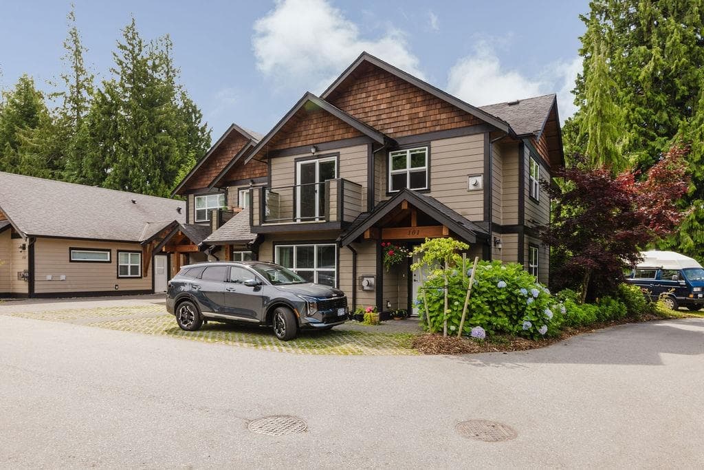 201 - 518 Shaw Road, Gibsons, V0N 1V8 — photo 1