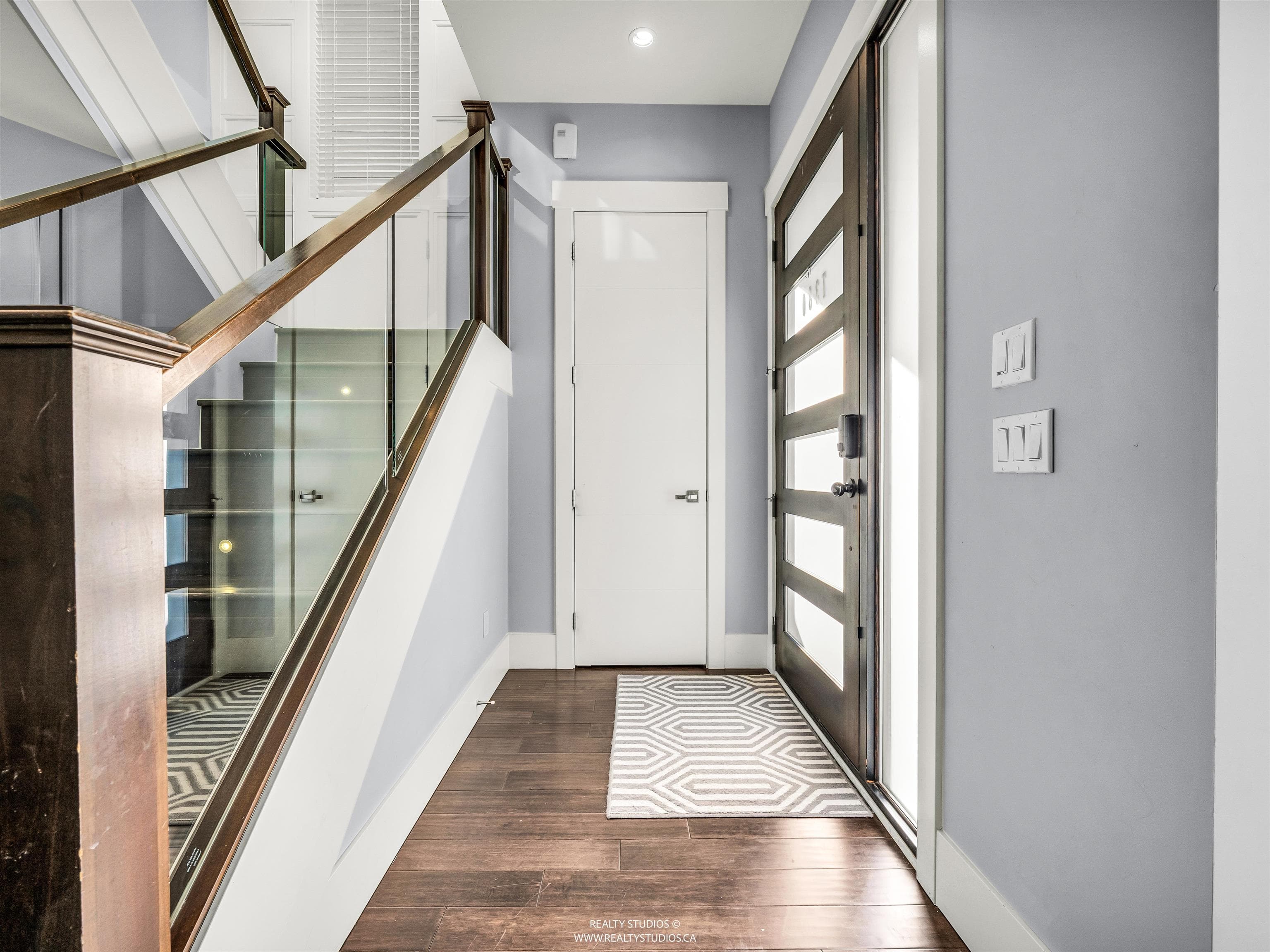 7380 Ontario Street, Vancouver, V5X 3B8 — photo 2