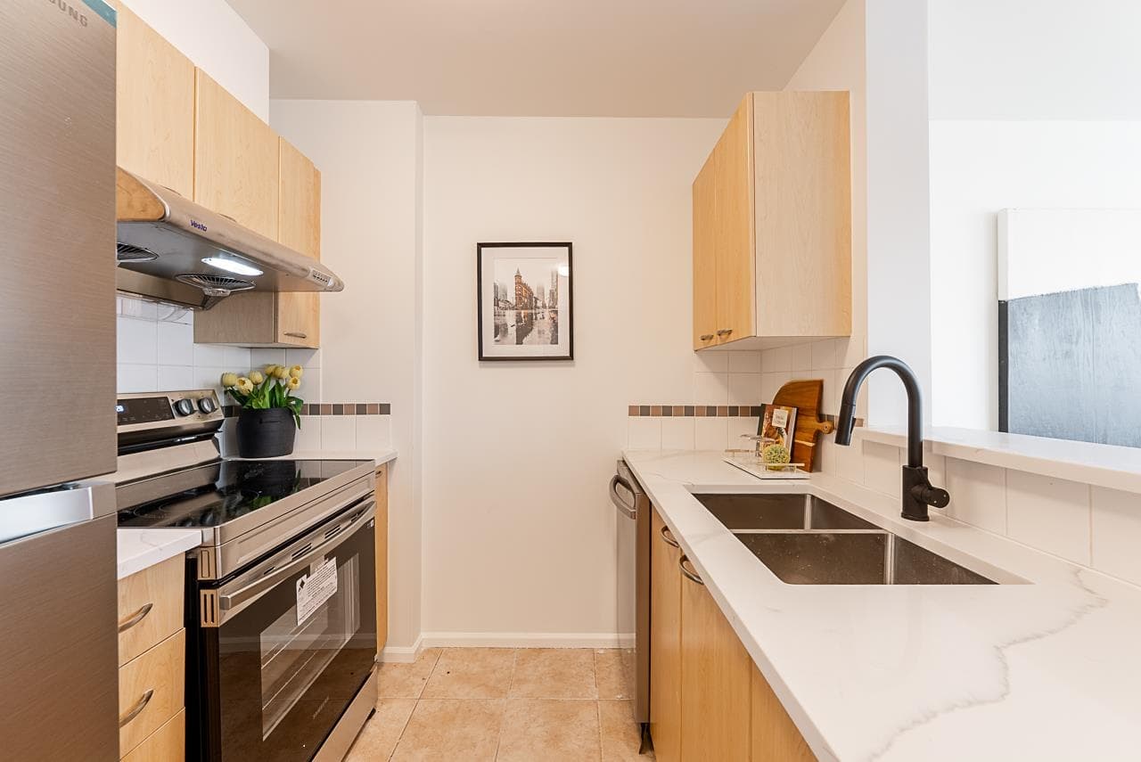 604 - 1420 W Georgia Street, Vancouver, V6G 3K4 — photo 4