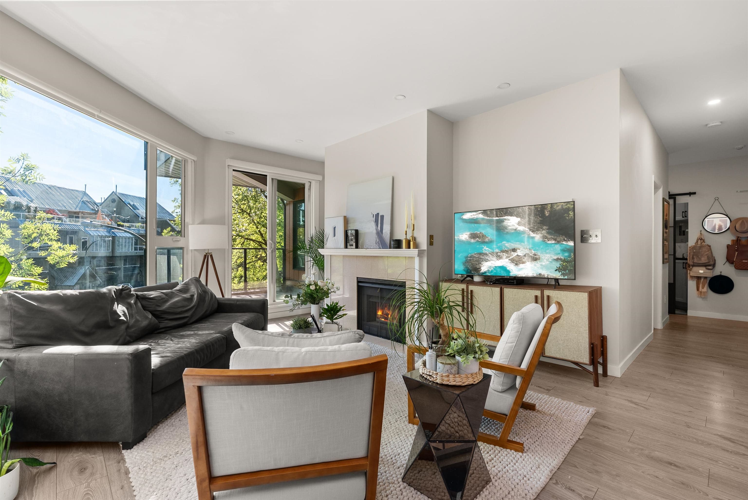 301 - 1150 Quayside Drive, New Westminster, V3M 6E1 — photo 2