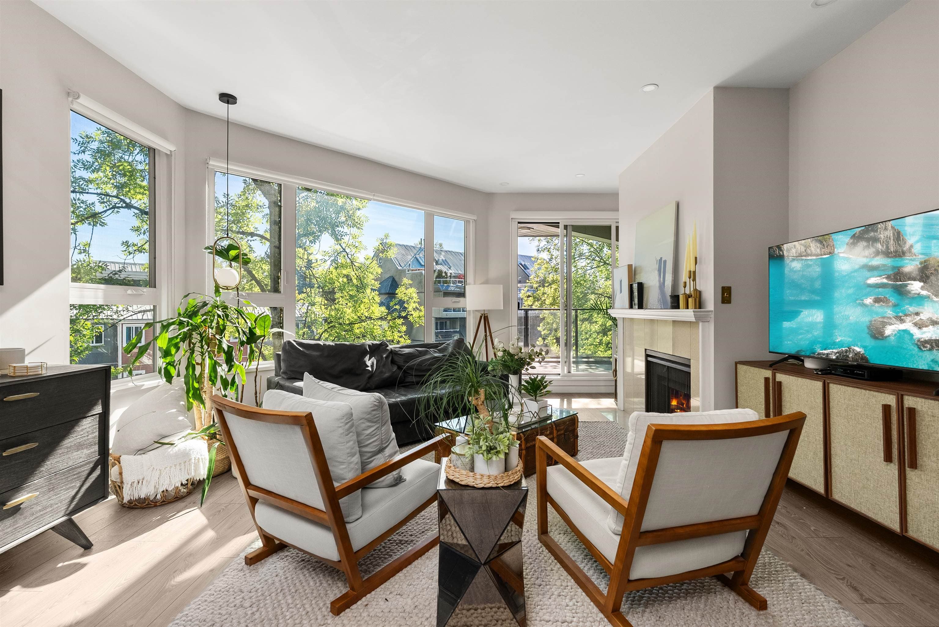 301 - 1150 Quayside Drive, New Westminster, V3M 6E1 — photo 1