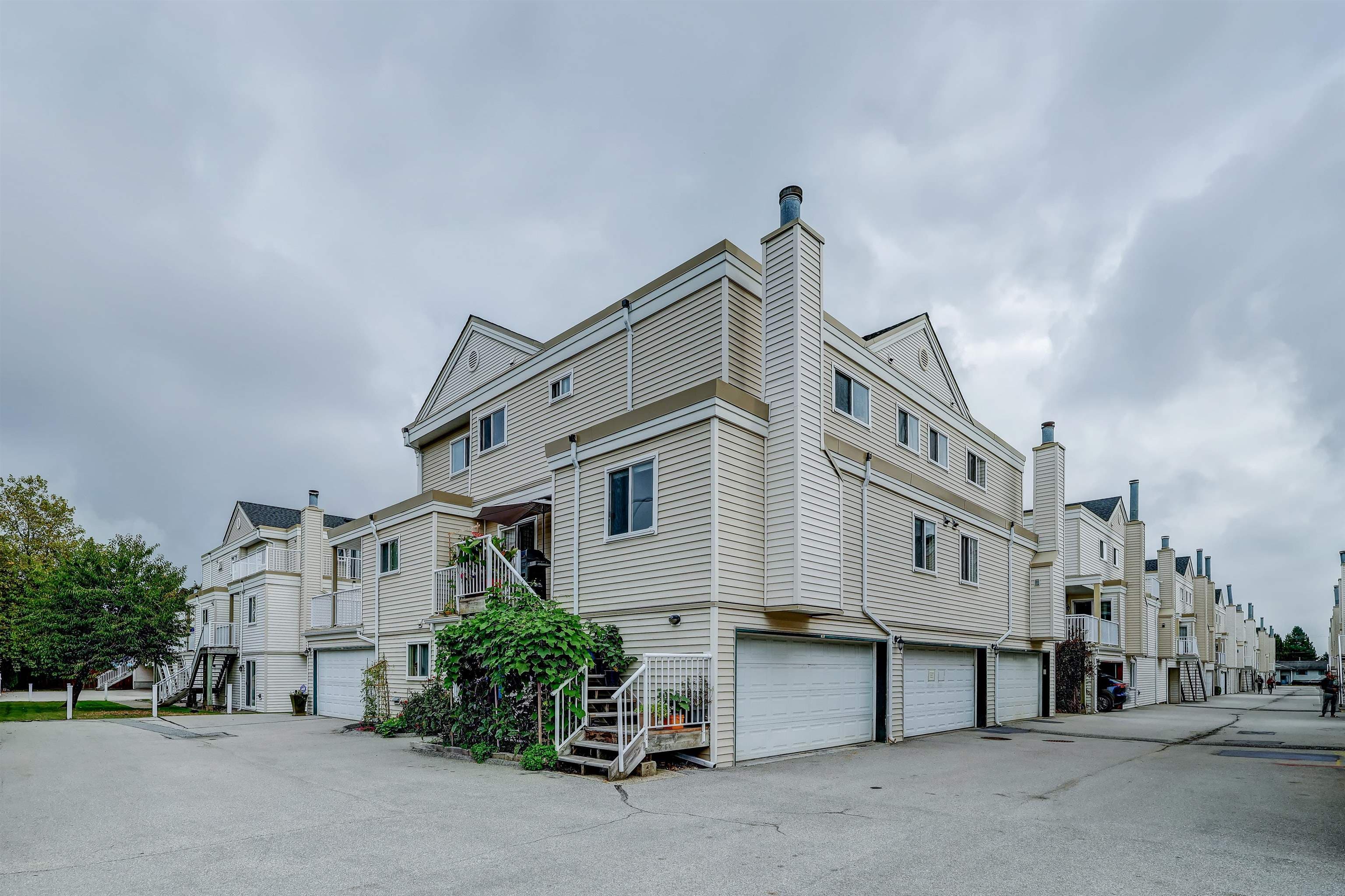 200 - 10077 156 Street, Surrey, V3R 4L6 — photo 3