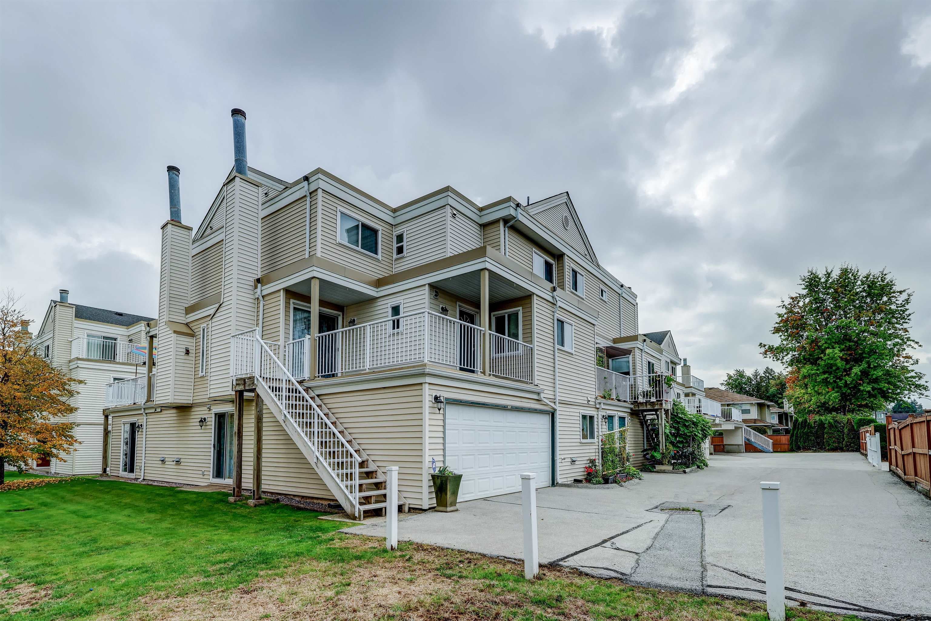 200 - 10077 156 Street, Surrey