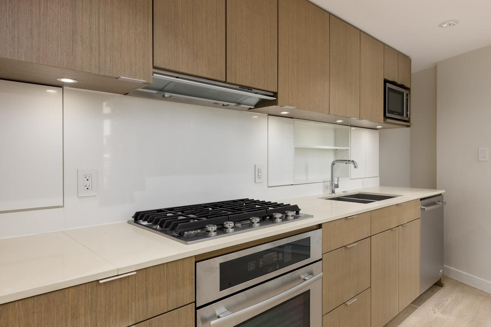 202 - 161 E 1st Avenue, Vancouver, V6A 0G1 — photo 2