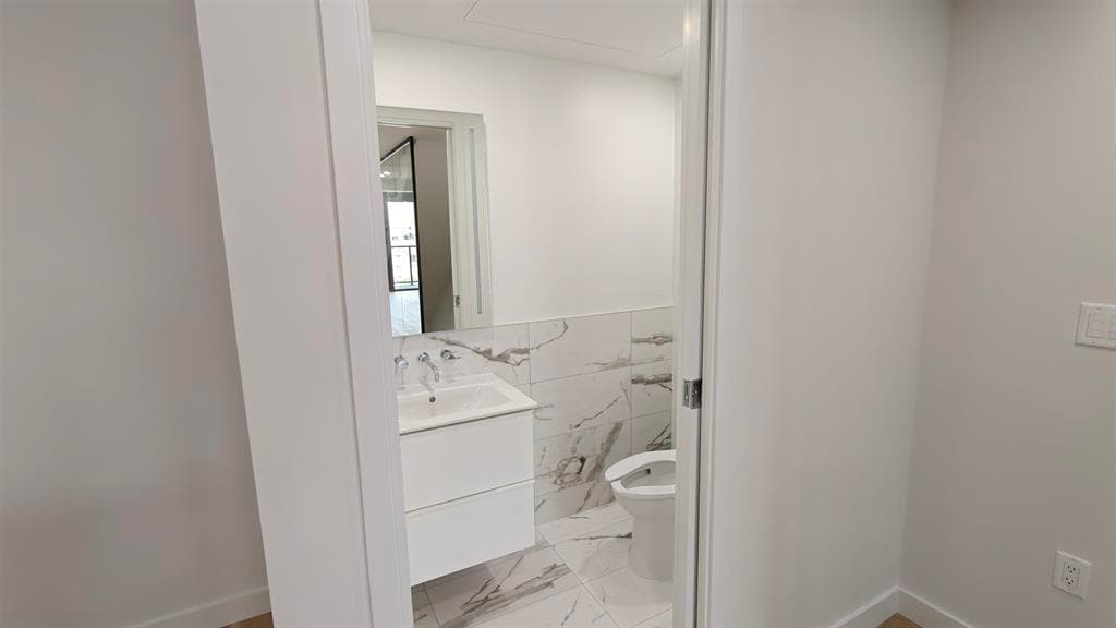 901 - 239 Keefer Street, Vancouver, V6A 1X6 — photo 2