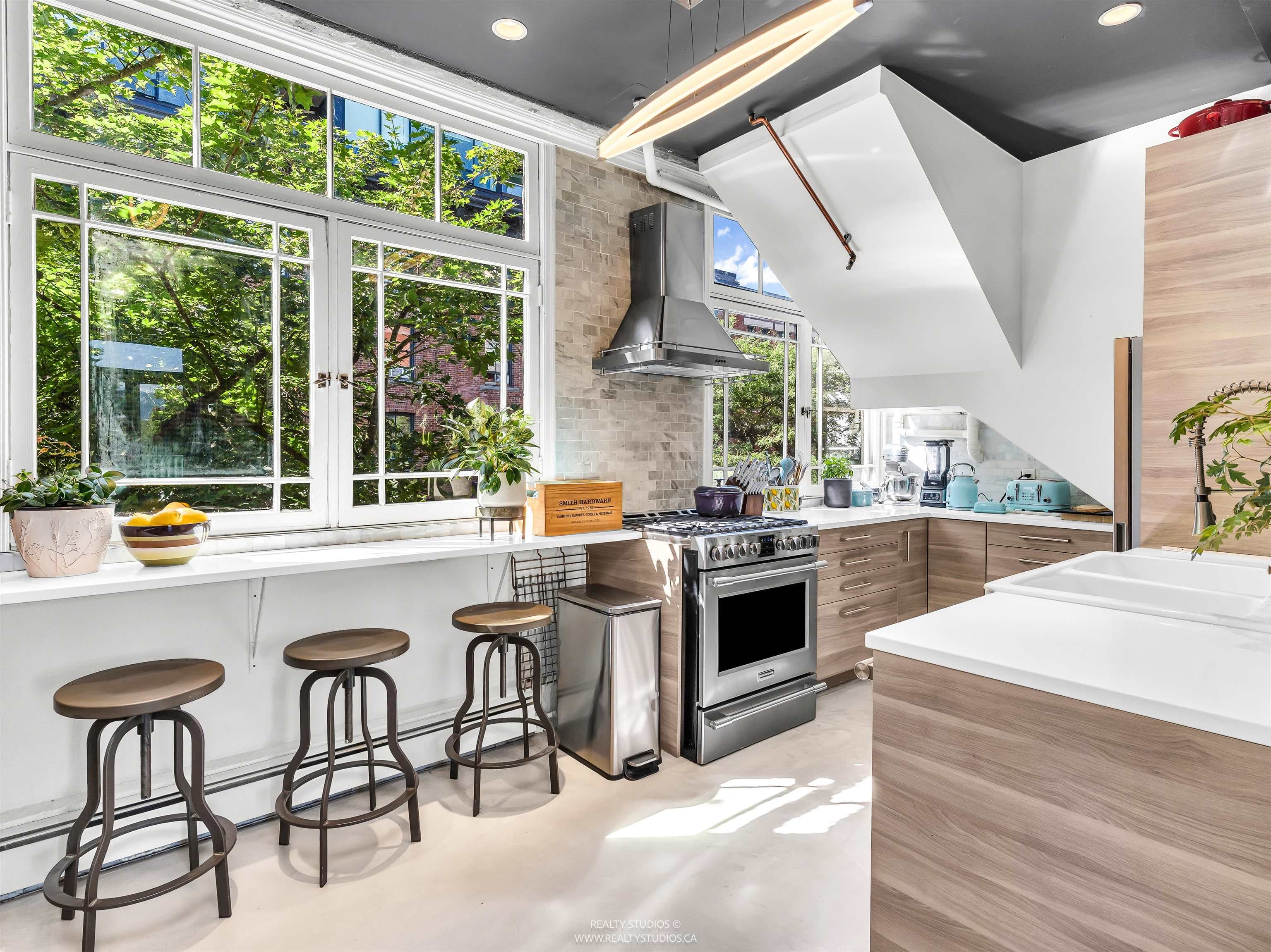 83 Alexander Street, Vancouver, V6A 1B2 — photo 2