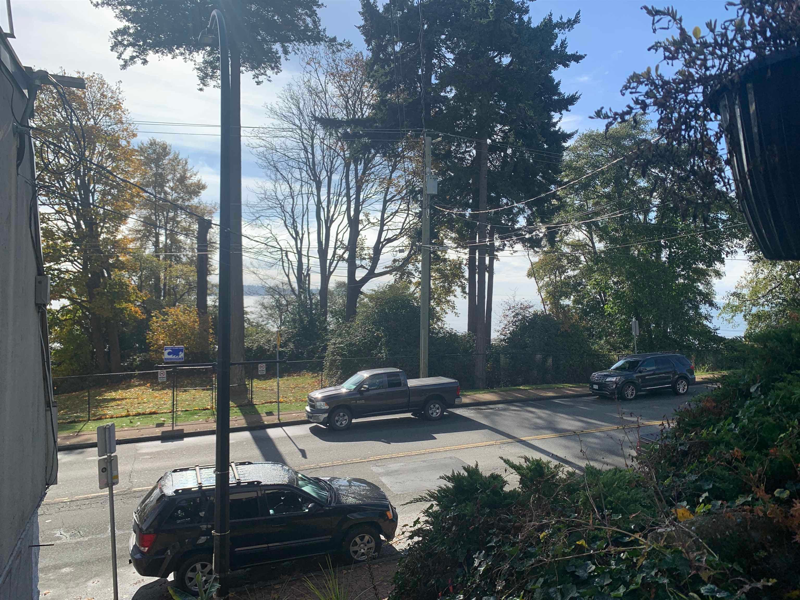 15671 Marine Drive, White Rock, V4B 1E3 — photo 2