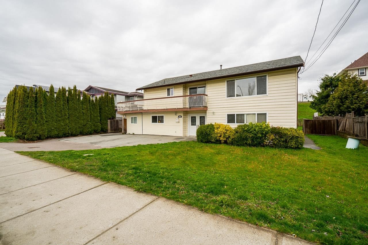 1247 Ewen Avenue, New Westminster, V3M 5E5 — photo 1