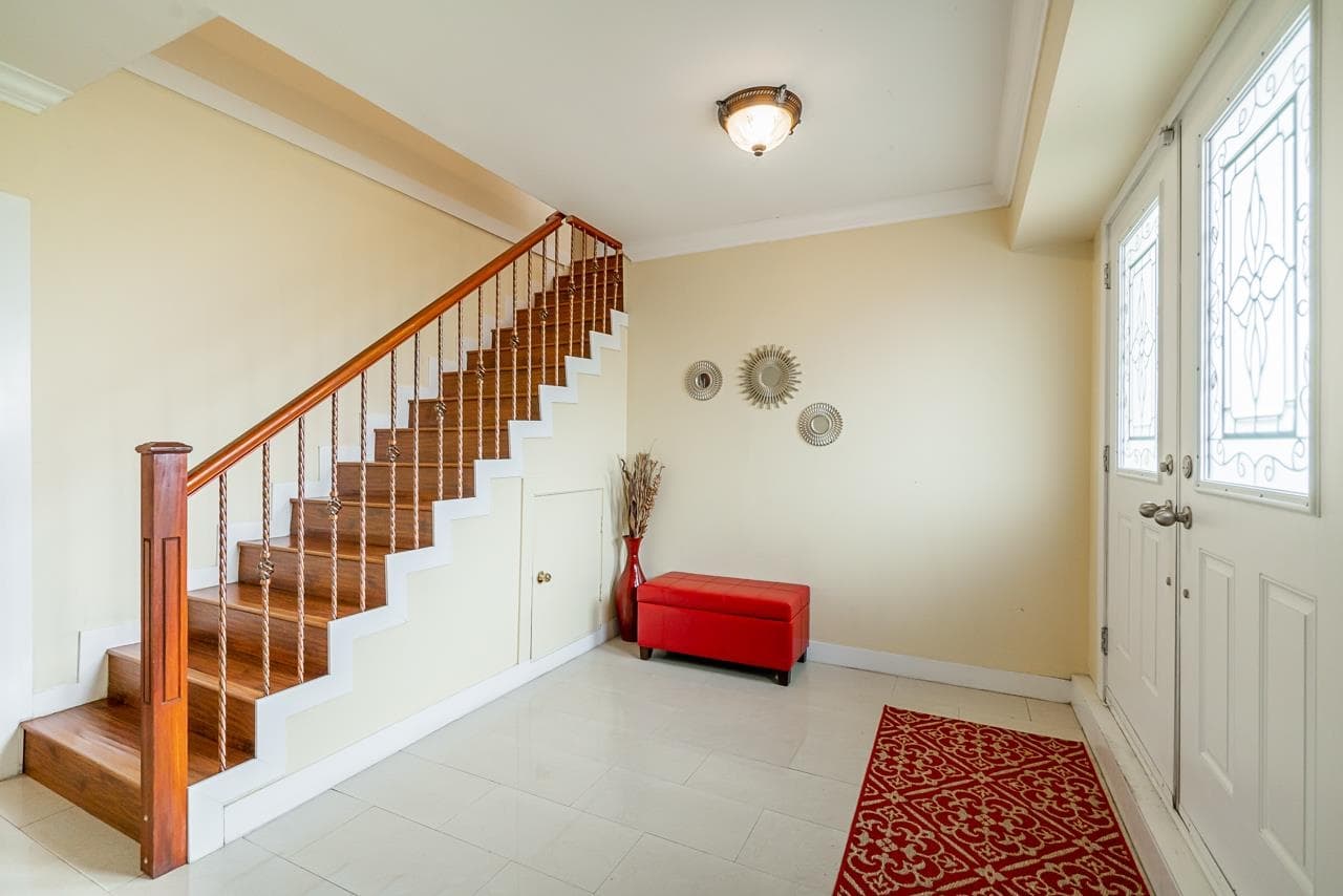1247 Ewen Avenue, New Westminster, V3M 5E5 — photo 4