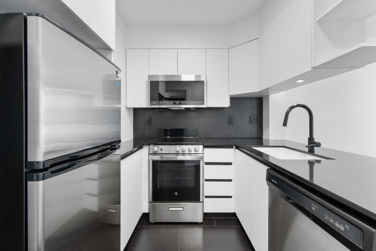 811 - 1189 Howe Street, Vancouver, V6Z 2X4 — photo 2