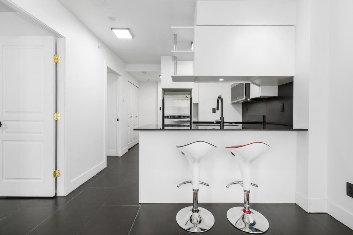 811 - 1189 Howe Street, Vancouver, V6Z 2X4 — photo 4