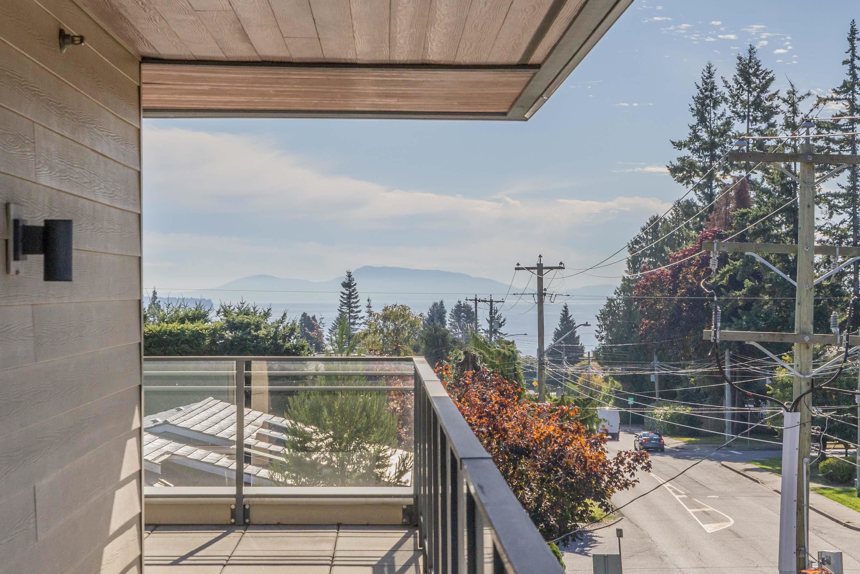 312 - 14022 North Bluff Road, White Rock, V4B 3C3 — photo 1