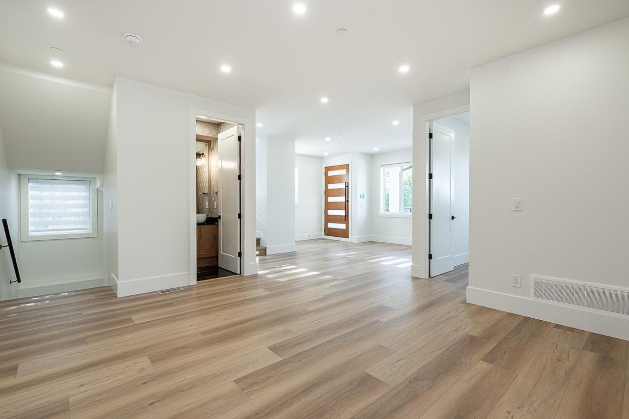 15492 Thrift Avenue, White Rock, V4B 2L9 — photo 5